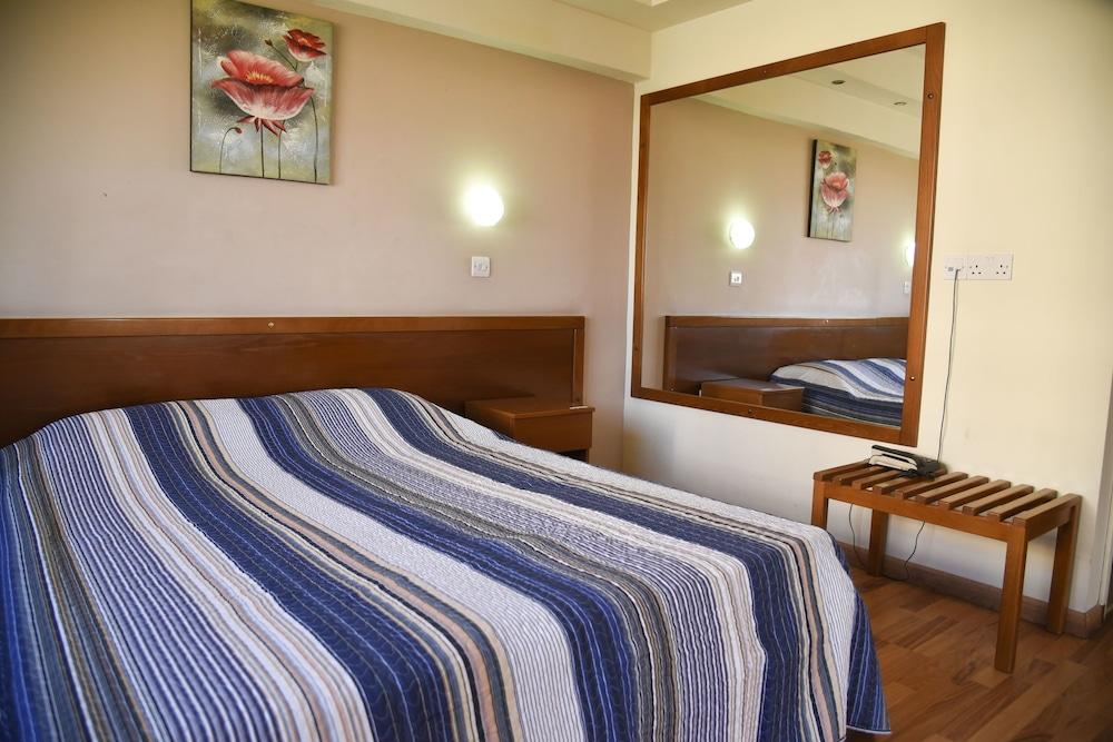 Elysso Hotel Larnaca Exterior photo